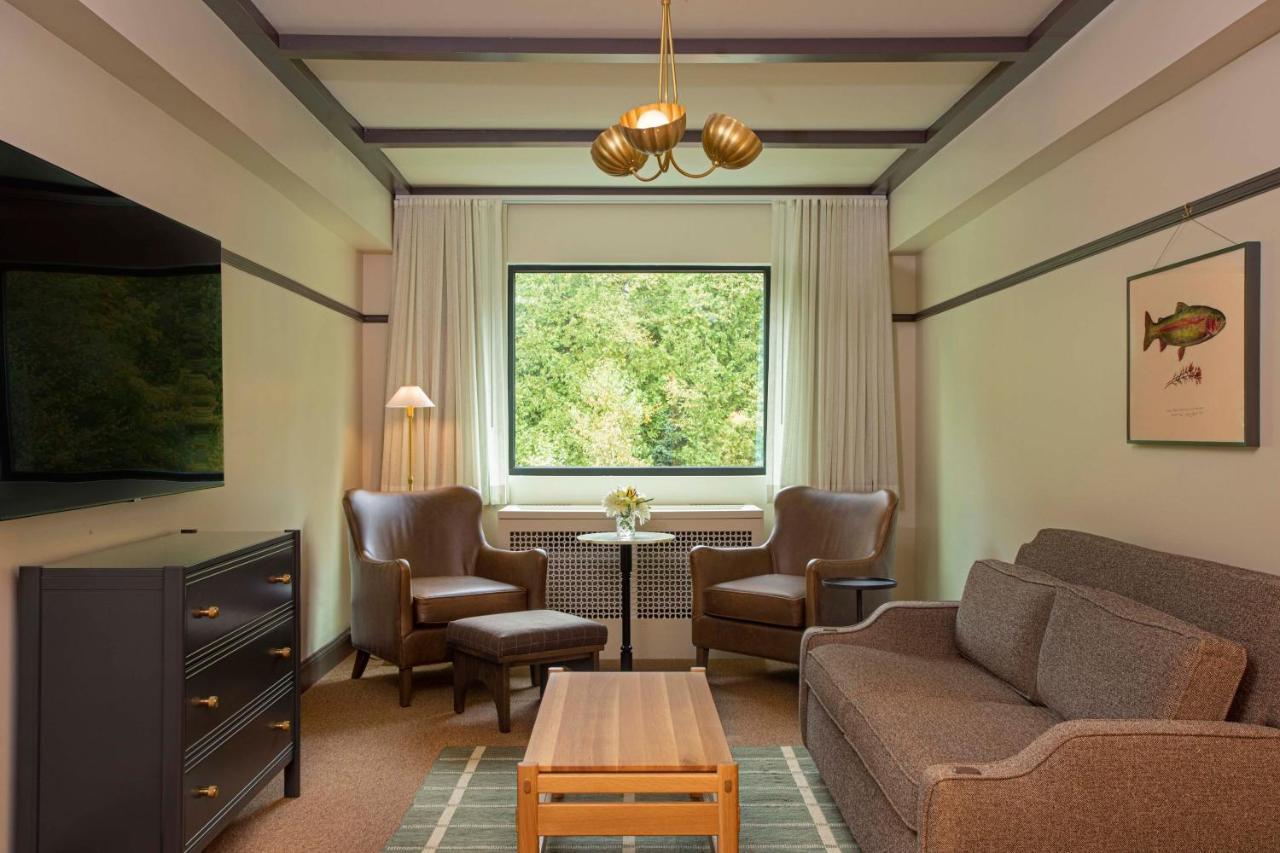 Grand Adirondack Hotel, Lake Placid, A Tribute Portfolio Hotel Exteriör bild